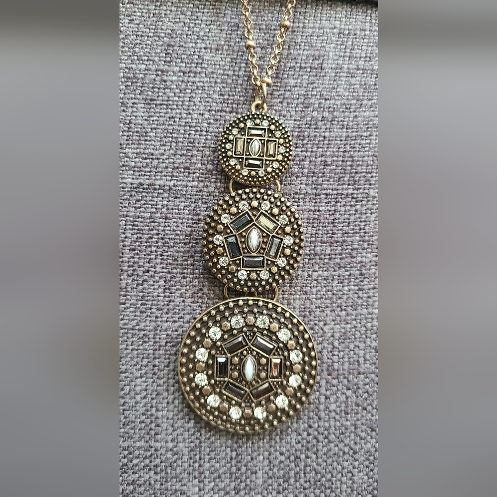 Long Three Medallion Necklace [ elegant &‎ vintage ]